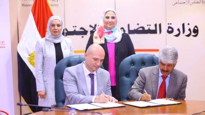 وزيرة التضامن تشهد توقيع بروتوكول لشراء مواد إغاثية ومساعدات لقطاع غزة