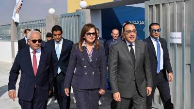 رئيس الوزراء يتفقّد بعض المدارس لمتابعة الأنشطة التعليمية المختلفة