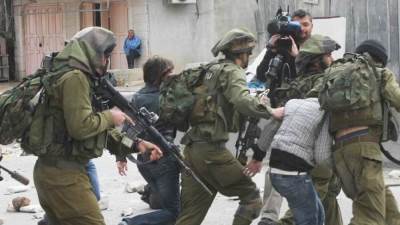 اسرائيل تعتقل 41 فلسطينيًا من الضفة الغربية وإصابة 8 بالرصاص خلال اشتباكات بالخليل