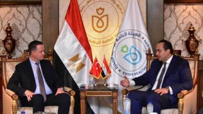 رئيس هيئة الرعاية الصحية يستعرض التجربة المصرية الرائدة في الإصلاح الصحي الشامل