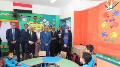 وزير التعليم ومحافظ الاسماعيلية يتابعان انتظام سير العام الدراسى 