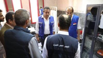 وزير الصحة يتفقد تمركز سيارات الإسعاف بمعبر رفح البري في شمال سيناء