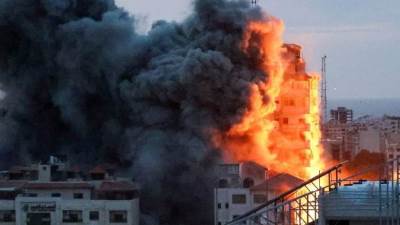 طيران الاحتلال الإسرائيلي يواصل عدوانه واستهدافه للمنازل في قطاع غزة