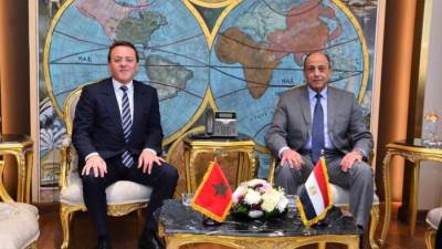 وزير الطيران المدني يلتقي وزير النقل واللوجستيات المغربى لبحث التعاون المشترك