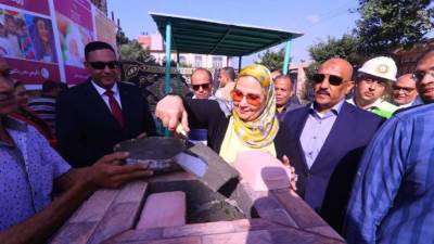 القباج ومحافظ الدقهلية يضعان حجر أساس "بالوعى مصر بتتغير للأفضل"