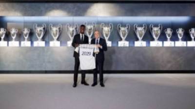 ريال مدريد يمدد رسميا عقد كامافينجا حتى عام 2029