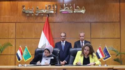 عمرو طلعت يشهد توقيع تفاهم بين وزارة الاتصالات ومحافظة القليوبية للتعاون فى تنفيذ مشروعات التطوير المؤسسى الرقمي