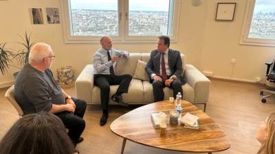 وزير الصحة يعقد اجتماعا مع رئيس معهد «جوستاف روسي» الفرنسى لعلاج الأورام