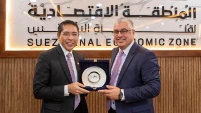 رئيس اقتصادية قناة السويس يلتقي بوزير ثان التعليم والشئون الخارجية بسنغافورة لبحث التعاون