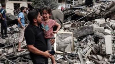 قصف الأحتلال مجمع أممى بغزة و يقترب من بوابات مستشفى الشفاء