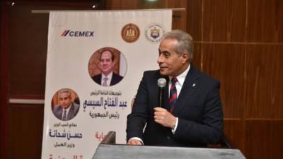 شحاتة: بيئة عمل صحية وآمنة ولائقة لصالح  "طرفي الإنتاج"