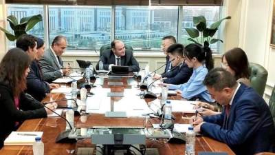 وزير التجارة يبحث مع وفد بنك الاستيراد والتصدير الصيني تعزيز التعاون الاقتصادي