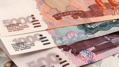 الروبل الروسي يسجل أعلى مستوى له منذ الأول من أغسطس