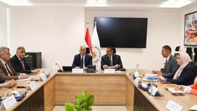 الري: يستعرض الحالة الفنية للمعدات التابعة لوزارة الري وإمكانيات مراكز الطوارئ