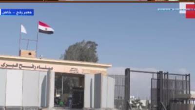 القاهرة الإخبارية: دخول أول شاحنة وقود من معبر رفح إلى قطاع غزة