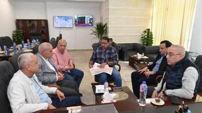 وزير الإسكان يعقد اجتماعا بالعلمين للاطمئنان على معدلات إنجاز المشروعات بالمدينة