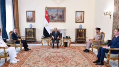 الرئيس السيسى يستعرض مع وزير القوات المسلحة الفرنسى جهود وقف إطلاق النار فى غزة