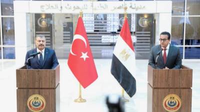 وزير الصحة ونظيره التركى يزوران مصابى غزة بمستشفى معهد ناصر