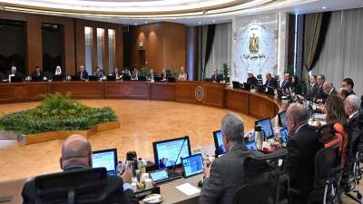 رئيس الحكومة يكلف 3 وزراء والجهات الرقابية بمنع المضاربات فى بعض السلع