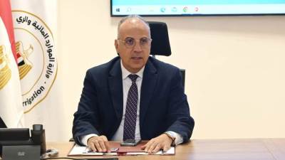 سويلم يتابع آليات حصر ومتابعة مشروعات الخطة الاستثمارية لتطوير ادارة المنشآت المائية