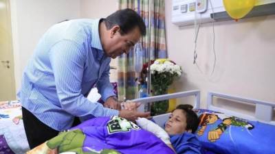 وزير الصحة يطمئن على الطفل الفلسطيني «عبدالله الكحيل» بمعهد ناصر ويجتمع مع الفريق الطبي المعالج