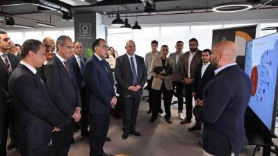 رئيس الوزراء يتفقد مركز مصر للتكنولوجيا والابتكار التابع لشركة "بي دبليو سي"