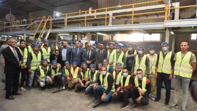 شحاته يلتقى العمال ويحثهم على العمل والإنتاج والمشاركة في بناء "الجمهورية الجديدة"