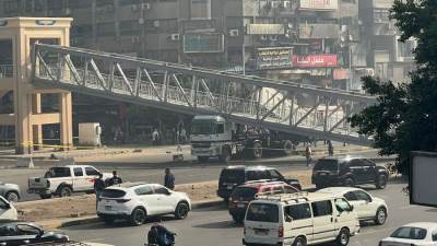 الدفع بمعدات وونش لرفع كوبرى مشاة عرابى بالمهندسين