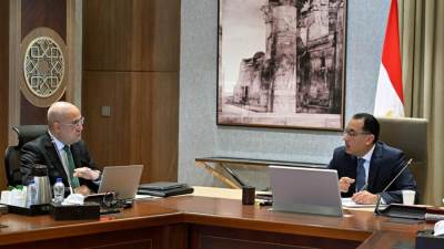 رئيس الوزراء يتابع مع وزير الإسكان موقف تنفيذ المشروعات