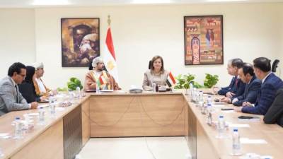 وزيرة التخطيط تلتقي وزير التجارة والصناعة وترويج الاستثمار العماني لبحث تعزيز التعاون
