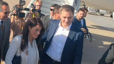 رئيس وزراء بلجيكا يصل مطار العريش 