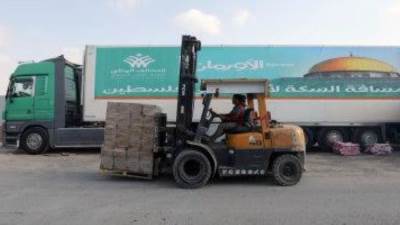 القاهرة الإخبارية: عودة الشاحنات المساعدات من قطاع غزة بعد تفريغ حمولاتها