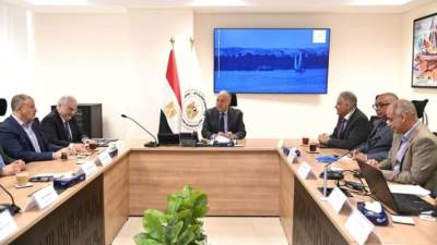 سويلم يتابع إجراءات تطوير عمليات قياس تصرفات ومناسيب المياه بالترع والمصارف