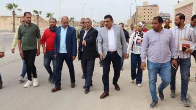 مسئولو " الإسكان " يتفقدون أعمال الطرق والمرافق بمدينة 15 مايو