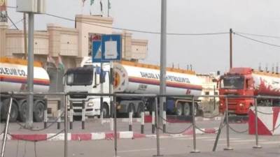 القاهرة الإخبارية: دخول 7 شاحنات وقود إلى قطاع عزة عبر معبر رفح