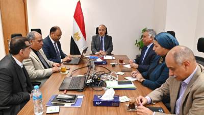 سويلم يتابع مراجعة وتطوير الخطة القومية للموارد المائية لتمتد لعام 2050