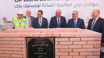 رئيس اقتصادية قناة السويس يشهد وضع حجر أساس منطقة موانئ دبي اللوجستية