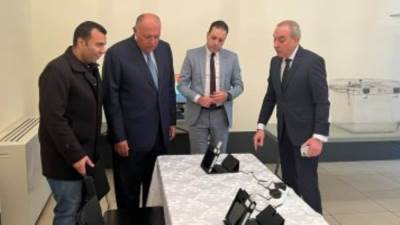 شكرى يتفقد الاستعدادات الأخيرة لانتخابات الرئاسة بالخارج بسفارة مصر فى باريس