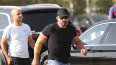 بدء عزاء الراحل طارق عبد العزيز وأحمد السقا أول الحاضرين