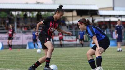 وزيرة الهجرة تحتفى بفتاة مصرية تلعب بصفوف فريق ميلان الإيطالى