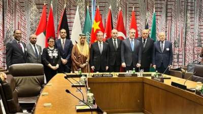 وزير الخارجية وأعضاء اللجنة الوزارية العربية الإسلامية يلتقون وزير خارجية الصين 