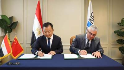 اقتصادية قناة السويس توقع خطاب نوايا لإنشاء مصنع "بيفار جروب" الأخضر للكيماويات المتخصصة بشرق بورسعيد