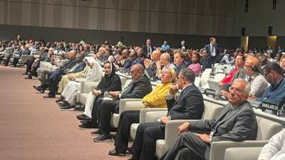 مصر تسلم رسميا رئاسة مؤتمر المناخ إلى دولة الإمارات العربية المتحدة