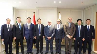 رئيس اقتصادية قناة السويس يستقبل نائب محافظ مقاطعة شاندونج الصينية لبحث التعاون