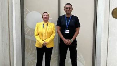 وزيرة البيئة تستقبل المغامر المصري على عبده بالجناح المصرى بمؤتمر المناخ cop28 بدبى
