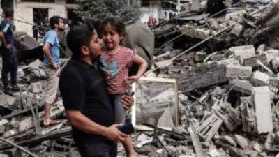 الهلال الأحمر الفلسطينى: نصف من استشهدوا فى قصف الاحتلال على غزة من الأطفال