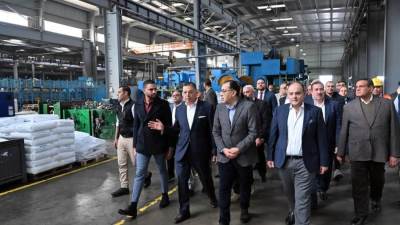 رئيس الوزراء يتفقد مصنع شركة "العبد" للأجهزة الكهربائية