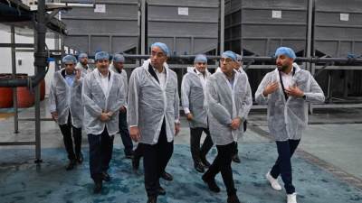 رئيس الوزراء يتفقد مصنع "ريتش لاند للصناعات الغذائية" بالسادات