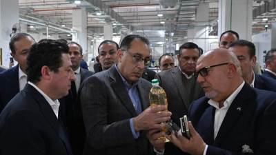 مدبولي يتفقد المُجمع الصناعي للشركة الدولية لاستخلاص وتكرير وتعبئة الزيوت