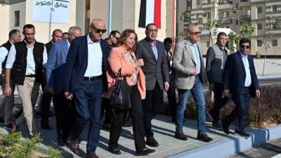 رئيس الوزراء يتفقد ويسلم وحدات المبادرة الرئاسية "سكن لكل المصريين" بمدينة حدائق أكتوبر